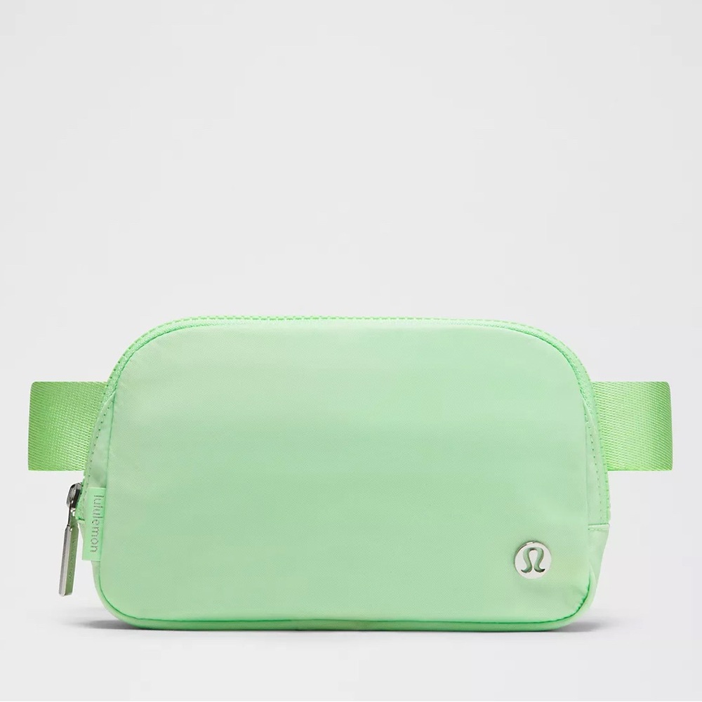 Lululemon Light Green everywhere Belt Bag citra lime new with tags 1 liter